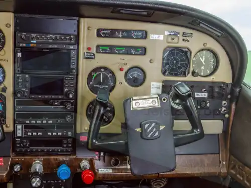 Cessna FR182RG Skylane (Motorflugzeug) - Bild 6