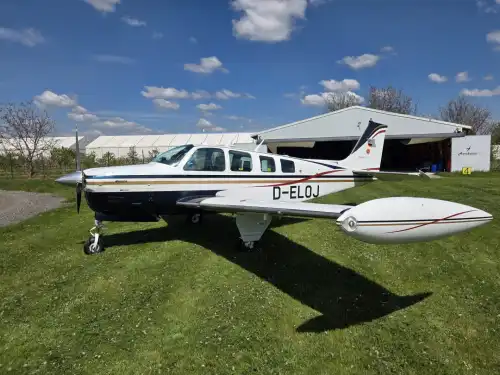 Motorflugzeug Bonanza A36 des Herstellers Beechcraft