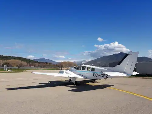Beechcraft Baron 58 (Motorflugzeug) - Bild 2
