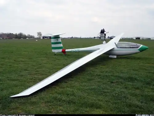 Segelflugzeug PIK-30 des Herstellers Siren