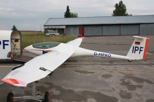 Ultraleichtflugzeug Apis 2 des Herstellers Wezel Flugzeugtechnik