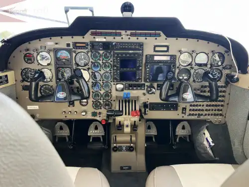 Piper Aircraft PA-34-220T Seneca V (Motorflugzeug) - Bild 7
