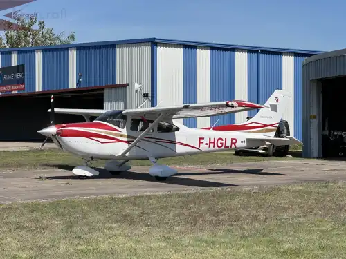 Motorflugzeug 182T Skyhawk des Herstellers Cessna