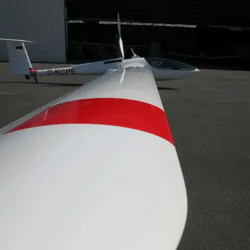 DG Flugzeugbau DG-800B (Motorsegler) - Bild 3