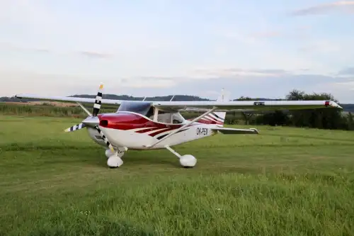 Cessna 182 Skylane (Motorflugzeug) - Bild 2