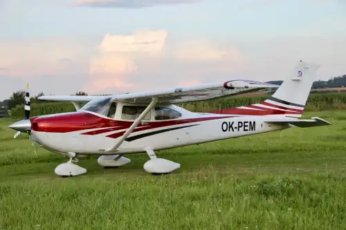 Motorflugzeug 182 Skylane des Herstellers Cessna