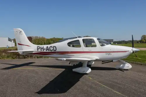 Motorflugzeug SR20 G1 des Herstellers Cirrus