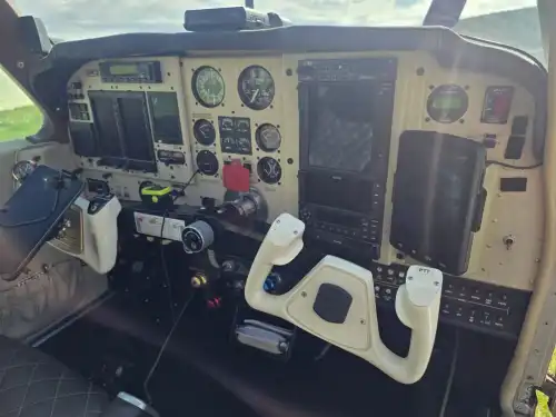 Beechcraft Bonanza A36 (Motorflugzeug) - Bild 9