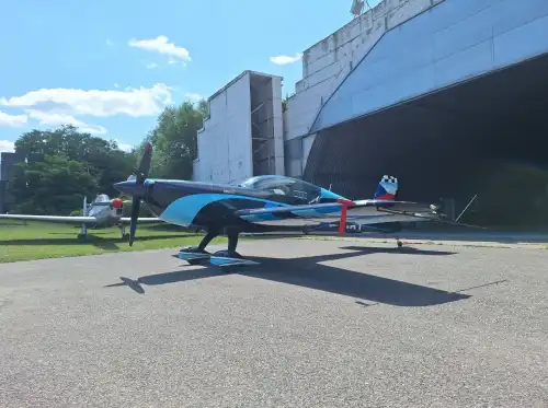 Extra Aircraft Extra 330LT (Motorflugzeug) - Bild 3